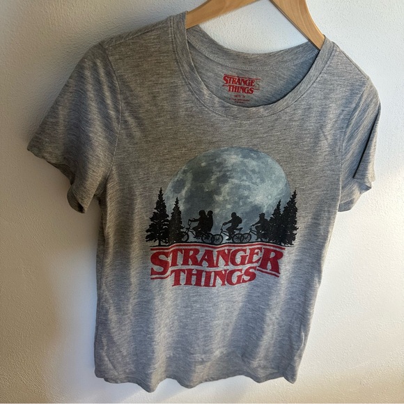 Stranger Things t-shirt size M Women - Picture 2 of 4